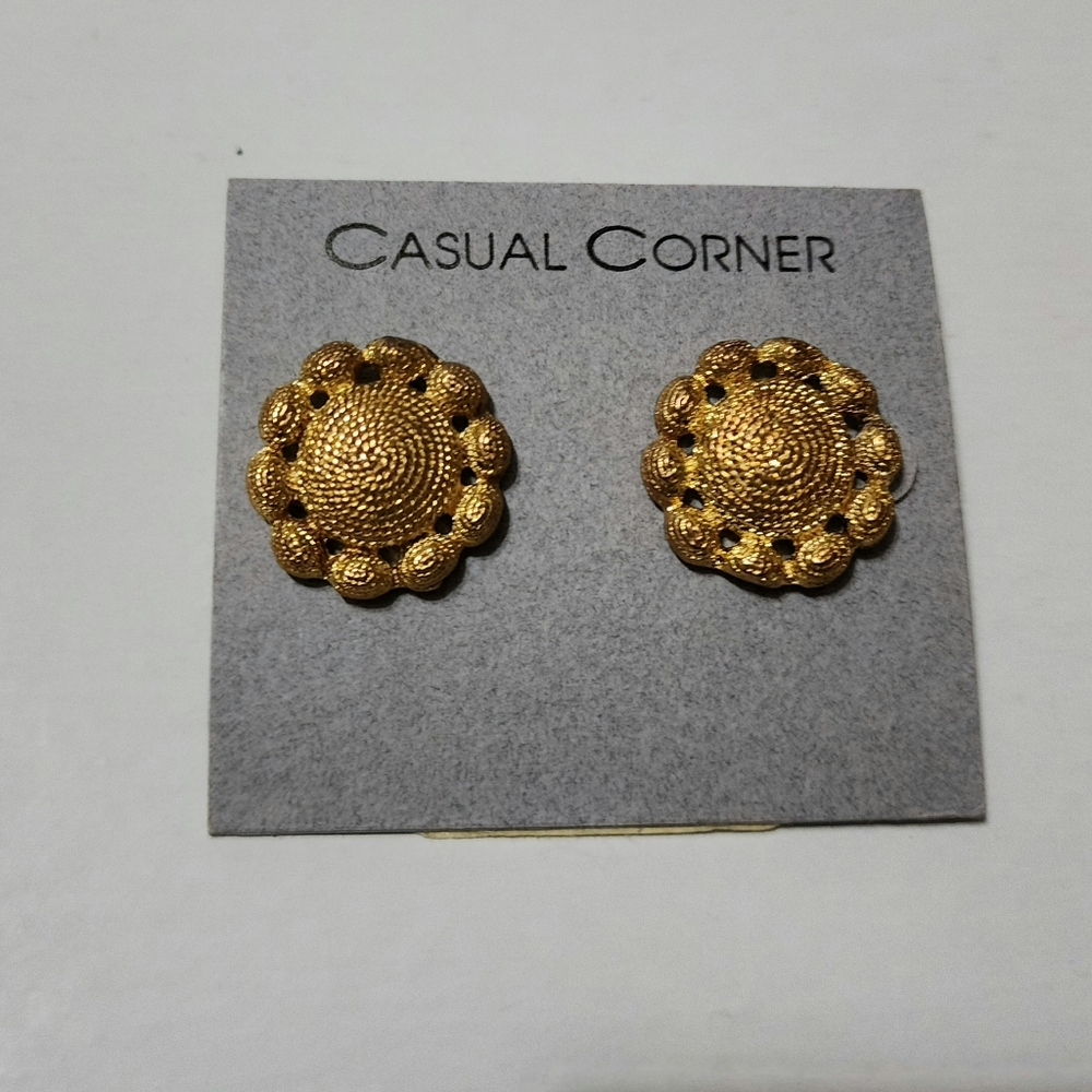 Casual corner earrings